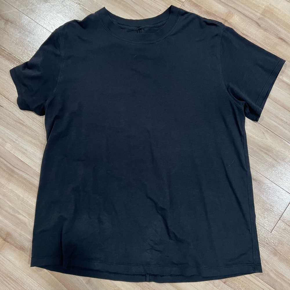 LULULEMON TEE